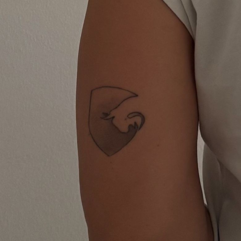 Alumno de Daxlovers con el logo tatuado 1