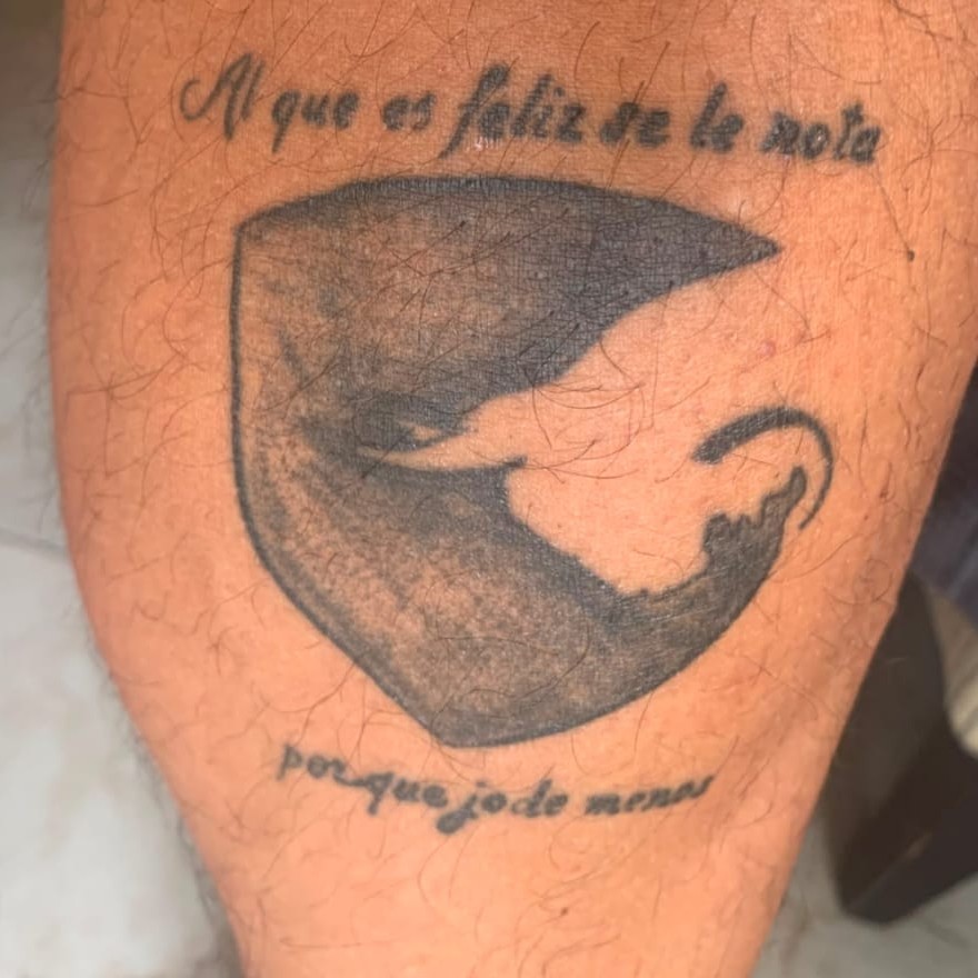 Alumno de Daxlovers con el logo tatuado 8